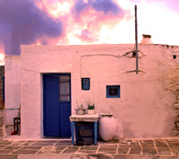 foligandros house with blue barrel -021